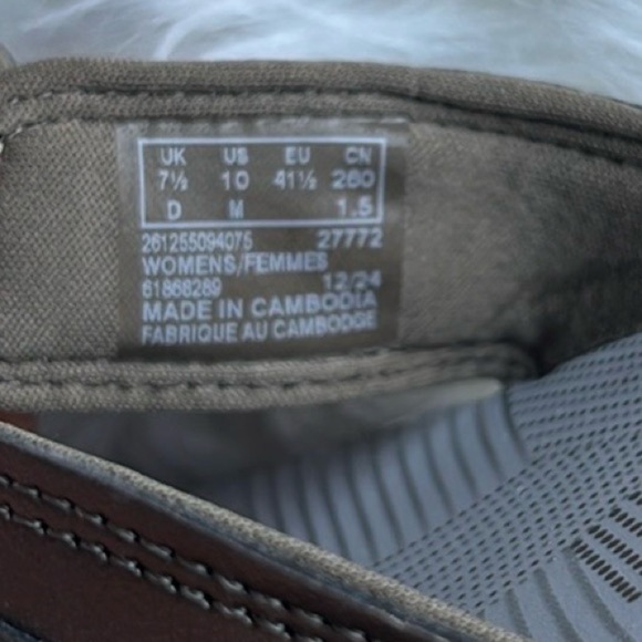 🆕 Clarks Women’s Sandals Cloudsteppers Breeze Sea Flip Flop Pewter Color Size 10 - Picture 5 of 8